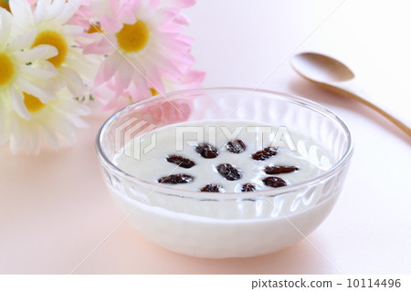 葡萄乾和酸奶 10114496