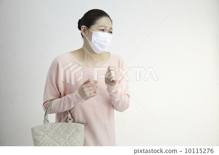 Masked female middle age 10115276