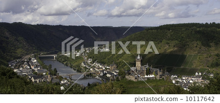 Panorama Cochem and castle Reichsburg (Germany) 10117642