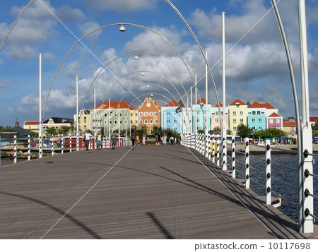 Queen Emma Pontoon Bridge (Willemstad, Curacao) 10117698