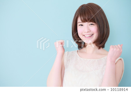 做膽量姿勢的女人 做膽量姿勢的女人 10118914