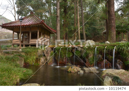 Serizawa immobility and Fujiko's waterfall 10119474