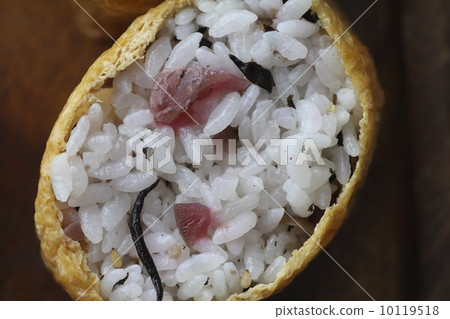 Inari sushi with mixed rice of plum and hijiki Inari sushi with mixed rice of plum and hijiki 10119518