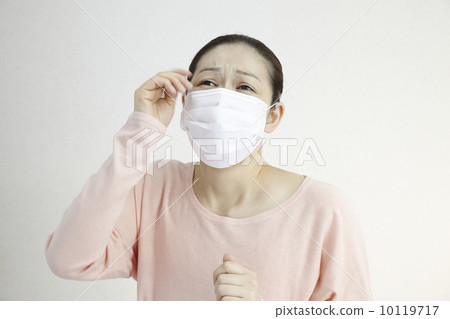 Masked female middle age 10119717