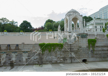 Vienna city park 10121214