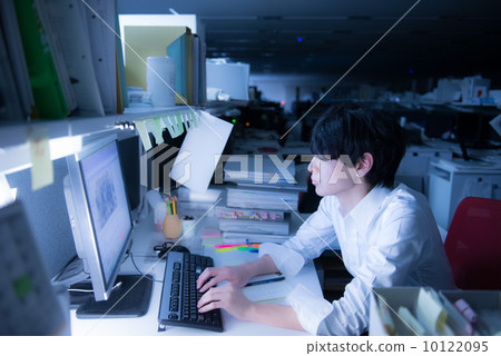 Working young employee 10122095