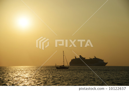 luxury liner  10122637