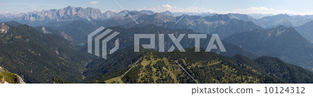 Zugspitze seen from Sauling Mountain (border between Germany and 10124312