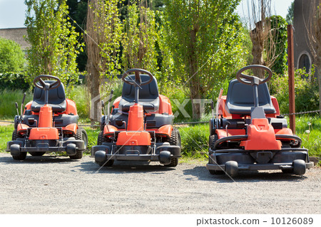 Red Lawnmowers 10126089