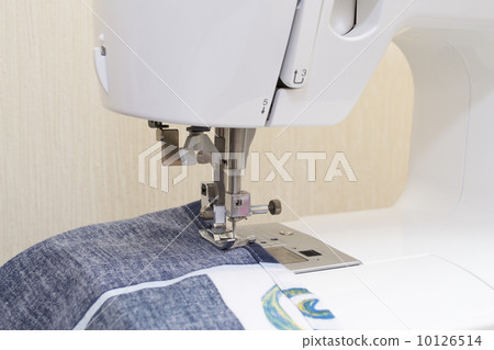Sewing machine with needle Sewing machine with needle 10126514