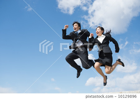 Business woman and businessman (blue sky) 10129896