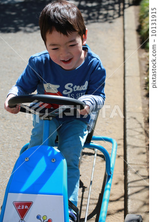 I got on the go-cart! 10131915