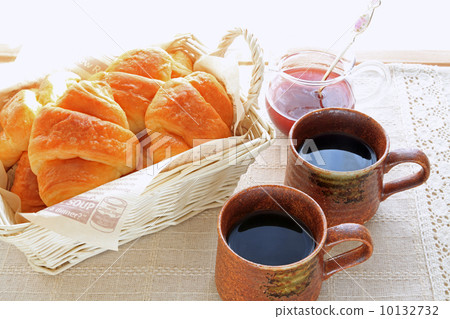 Croissant for breakfast 10132732