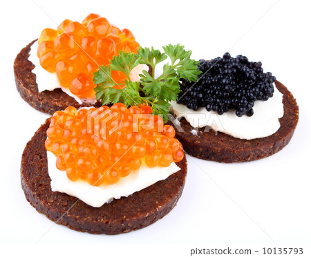 Black bread topped with salmon, trout and sturgeon caviar Black bread topped with salmon, trout and sturgeon caviar 10135793