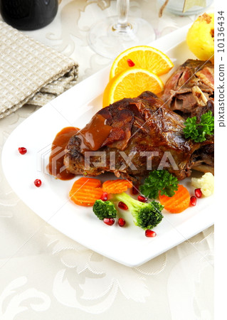Rabbit pan with vegetables and potato dumplings Rabbit pan with vegetables and potato dumplings 10136434