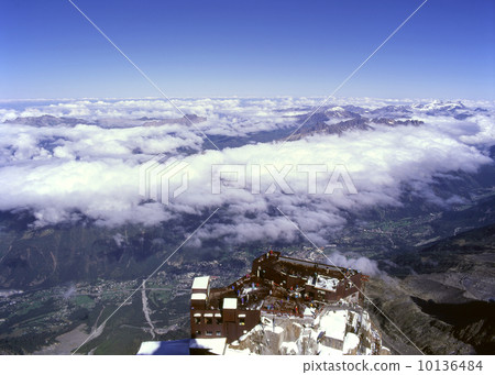 Chamonix town seen from Aiguille de Midi 10136484