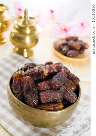 Date palm fruits Date palm fruits 10139010