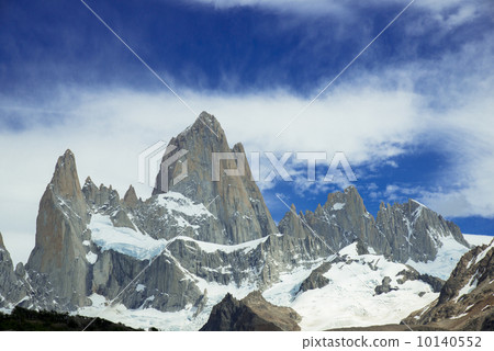 Mount Fitz Roy in the Patagonia region 10140552