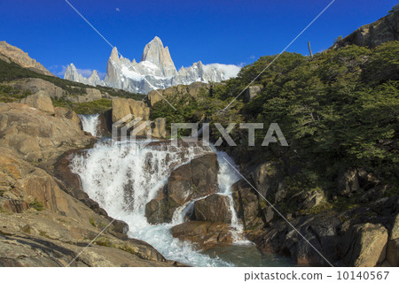 Mount Fitz Roy in the Patagonia region 10140567