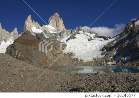 Mount Fitz Roy in the Patagonia region Mount Fitz Roy in the Patagonia region 10140577