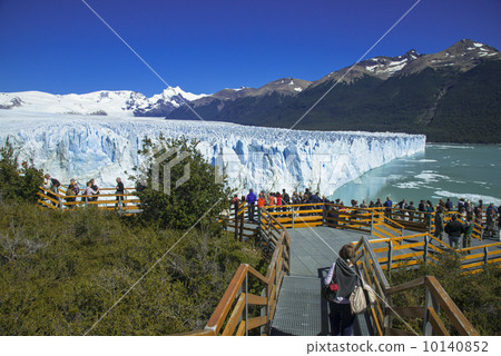 Pelito Moreno glacier in the Patagonia region Pelito Moreno glacier in the Patagonia region 10140852