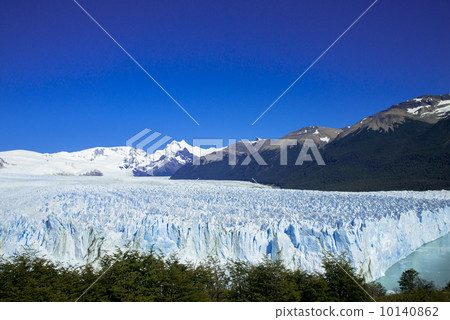 Pelito Moreno glacier in the Patagonia region Pelito Moreno glacier in the Patagonia region 10140862
