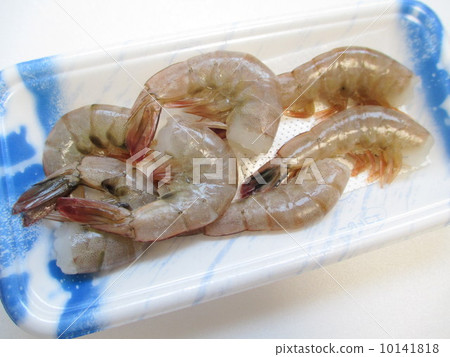 Banana shrimp entering the Eco Tray 10141818