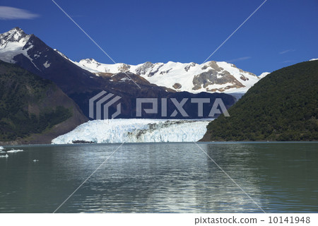 The Spagatzini glacier in the Patagonia region The Spagatzini glacier in the Patagonia region 10141948