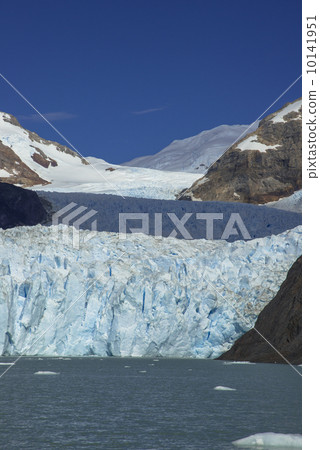 The Spagatzini glacier in the Patagonia region 10141951
