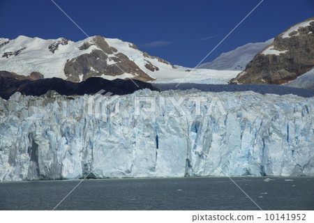 The Spagatzini glacier in the Patagonia region 10141952