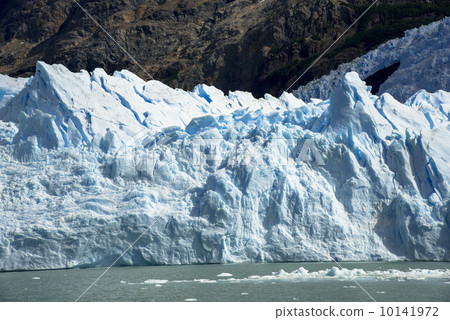 The Spagatzini glacier in the Patagonia region 10141972
