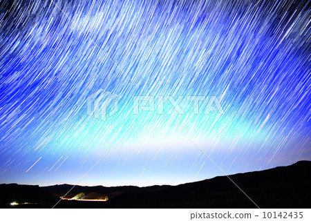 Star trail 06 Astronomical photograph Star trail 06 Astronomical photograph 10142435