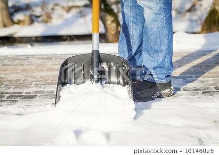 Man with a snow shovel in the hands of 10146028