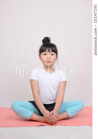 做瑜伽的女孩 做瑜伽的女孩 10147295