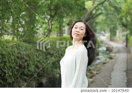 Mature women with beautiful hair Mature women with beautiful hair 10147640