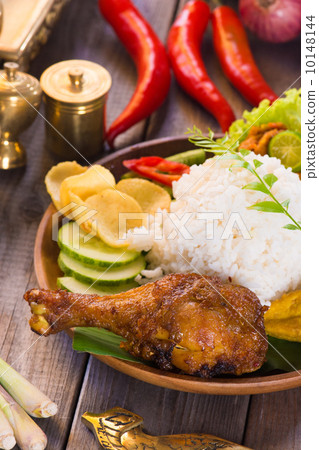 nasi ayam penyet, indonesian fried chicken rice nasi ayam penyet, indonesian fried chicken rice 10148144