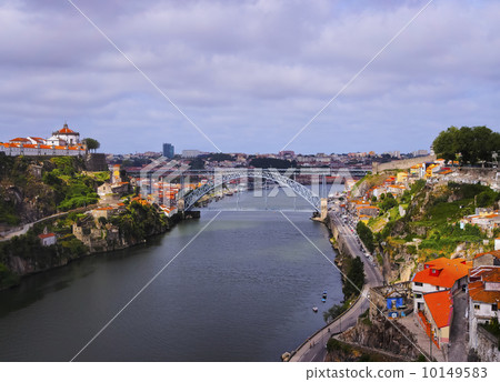 Douro River in Porto 10149583