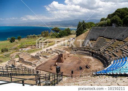 Classical old amphitheatre, Sicily, Italy Classical old amphitheatre, Sicily, Italy 10150211