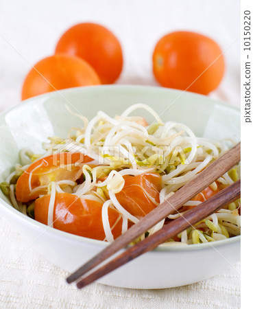 Bean sprouts. 10150220