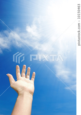 hand towards sky 10150463