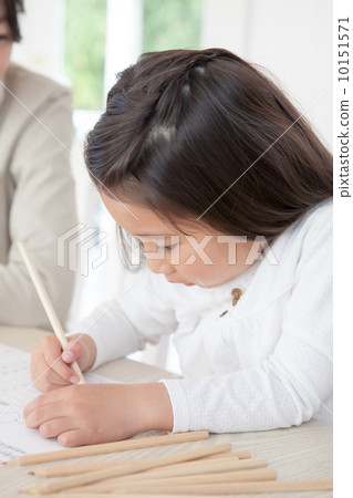 Color pencil child education 10151571