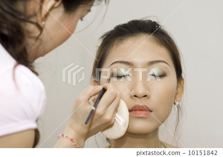 Applying makeup. Applying makeup. 10151842