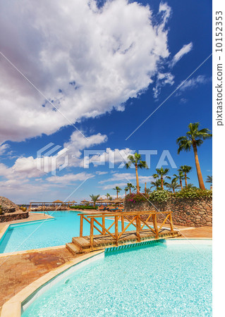 Swimming pool Swimming pool 10152353