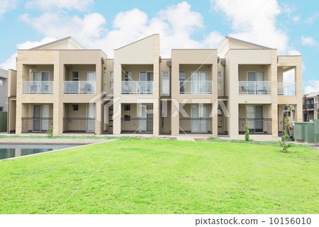 Modern Suburban House Modern Suburban House 10156010