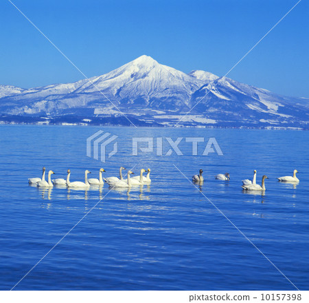 Lake Inawashiro and Mt. Bandai 10157398