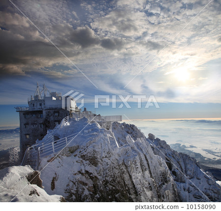 Amazing view of High winter Mountains against blue sky 10158090
