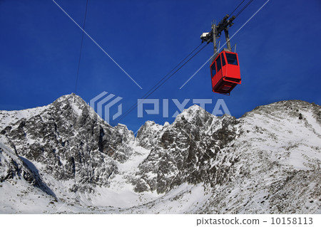 Cable car in High Tatras ski resort in Slovakia 10158113