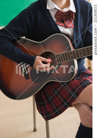 彈吉他的高中學生 彈吉他的高中學生 10160653