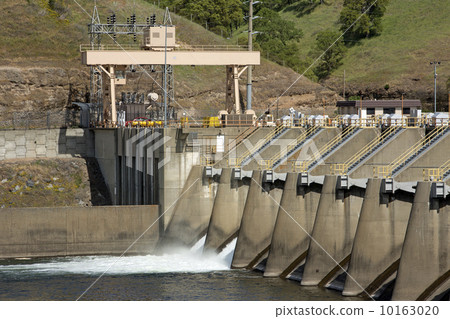 Spillways Nimbus Dam Folsom Lake Sacramento 10163020