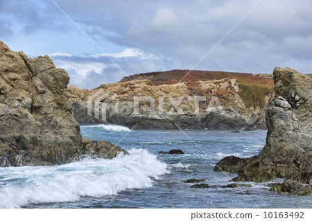 Rocky coast shoreline northern California 10163492